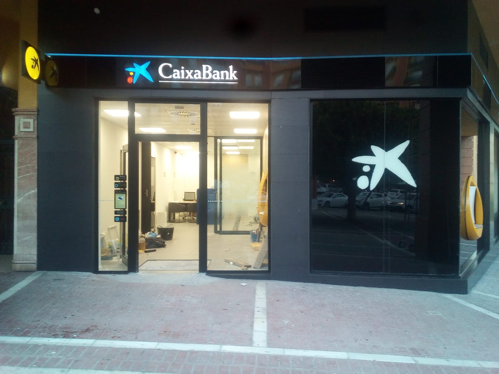 004 OFICINA CAIXA ALGECIRAS PRAES